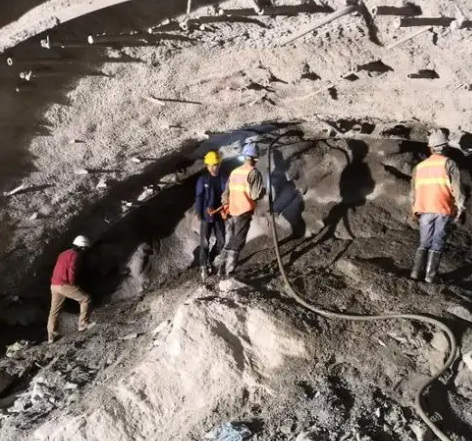 团风拱顶带模注浆料的施工流程及注意事项